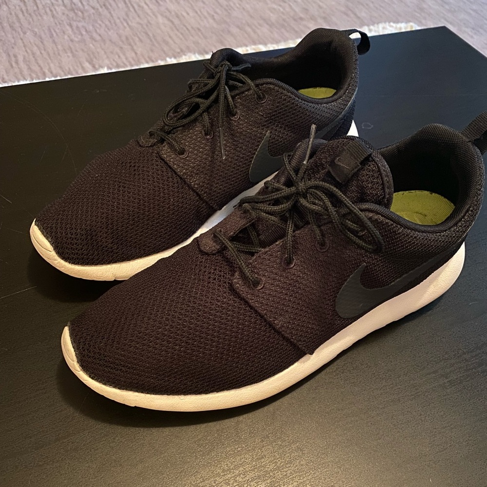 Nike Roshe Run Black Men’s Size 10.5